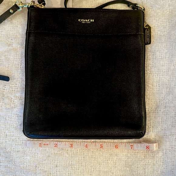 COACH CROSS BODY BAG. Like New. - Picture 5 of 7